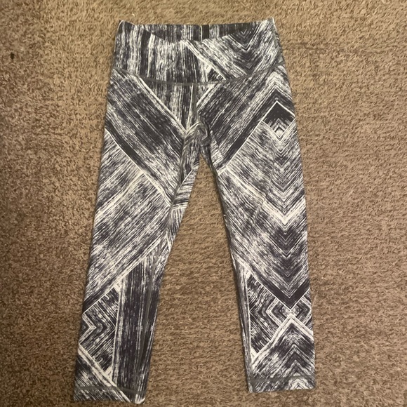 Lululemon crop leggings size 6 - Picture 1 of 4